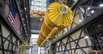NASA показало гигантскую ракету, на которой австронавты полетят на Луну (ФОТО) - dsnews.ua - шт.Флорида