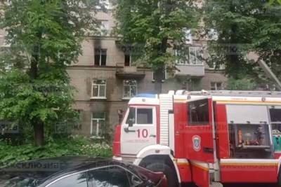 Из-за пожара в Петроградском районе погиб живший в соседней квартире мужчина - spb.mk.ru - Санкт-Петербург