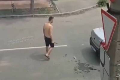 В Астрахани мужчина с ножом кидался на прохожих - ast.mk.ru - Астрахань