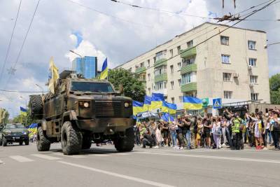 В Мариуполе прошел военный парад, приуроченный 7-й годовщине освобождения города (фото и видео) - vchaspik.ua - Мариуполь