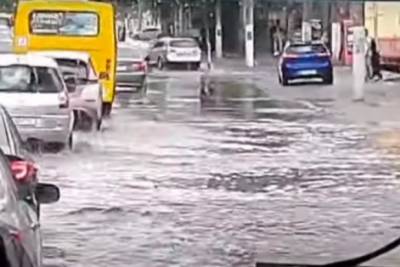 Сильнейший ливень за 15 минут затопил Одессу - rupor.info - Одесса