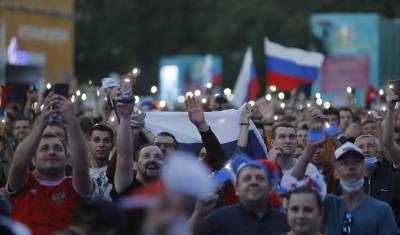 В Санкт-Петербурге в разгар Евро-2020 закрыли фуд-корты и ограничили работу кафе - newizv.ru - Санкт-Петербург