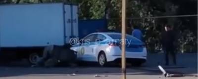 В Алма-Ате полицейская машина насмерть сбила женщину - runews24.ru - Алма-Ата