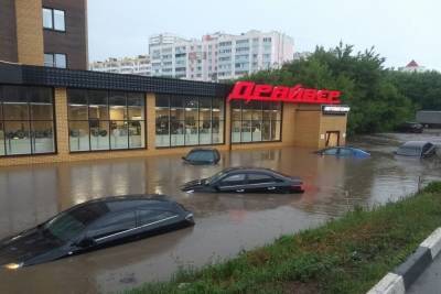 Из затопленного в Рязани магазина «Драйвер» откачали воду - rzn.mk.ru - Рязань