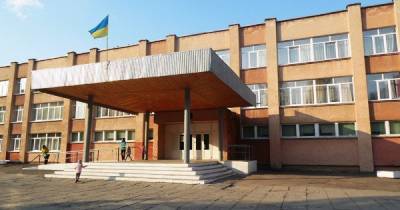 Директорам львівських шкіл підвищили зарплату до 1000 доларів - 24tv.ua