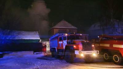 Минувшей ночью в Тюмени сгорел частный дом - runews24.ru - Тюмень