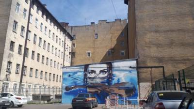 Автор граффити на Васильевском острове выступила за упрощение процедуры согласования с КГА - piter.tv - Санкт-Петербург - Петербург