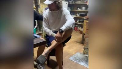 Артемий Панарин - Михаил Круг - Панарин отдыхает в родном Коркино под песни Круга - piter.tv - Нью-Йорк