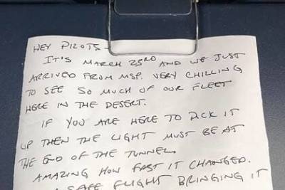Пилот обнаружил пугающую записку от коллеги внутри самолета - lenta.ru