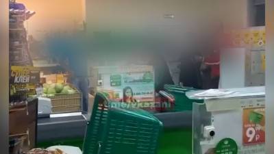 В Челнах подростки напали на продавщиц, помешавшим украсть алкоголь - vesti.ru - респ. Татарстан - Набережные Челны