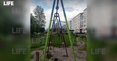 В Курске девятилетнего мальчика придавило железными качелями - reendex.ru - Курск