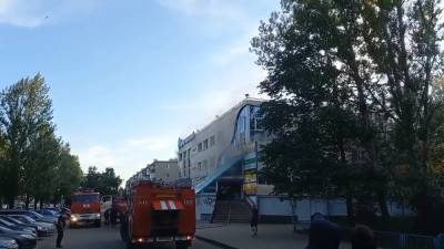 В Дзержинском районе Ярославля загорелся торговый центр «Брагинский» - runews24.ru - Ярославль