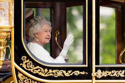 Елизавета II - принц Гарри - The Sun: Елизавета II нарушила одно из правил королевского протокола и объявила принцу Гарри и Меган Маркл информационную войну - actualnews.org - Англия