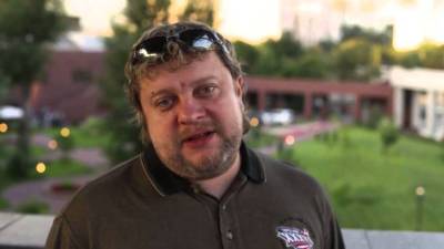 Алексей Андронов - Комментатор Андронов упрекнул сборную России за окопы «имени Баринова и Оздоева» - gazeta.ru - Голландия