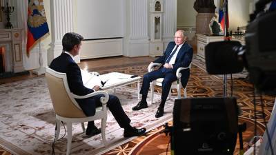 Владимир Путин - Путин счел смешными разговоры о его страхе перед оппозицией - iz.ru