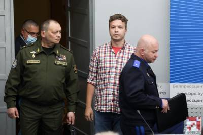 Роман Протасевич - София Сапега - Протасевичу предъявили обвинения по трем статьям Уголовного кодекса - naviny.by - Минск