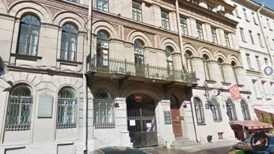 В Петербурге оцепили часть Караванной улицы из-за бесхозного чемодана - piter.tv - Санкт-Петербург