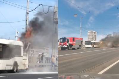 Пассажирский автобус на ходу загорелся на Володарском мосту в Петербурге - spb.mk.ru - Санкт-Петербург