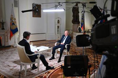 Владимир Путин - Алексей Навальный - Американские журналисты провели две недели на карантине перед интервью с Путиным - lenta.ru
