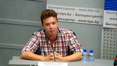 Роман Протасевич - Протасевич находится в "самом безопасном" месте и думает о прививке - vesti.ru - Минск