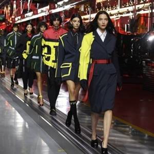 Giorgio Armani - В Италии состоялся модный показ одежды Ferrari. Видео - reporter-ua.com - Италия