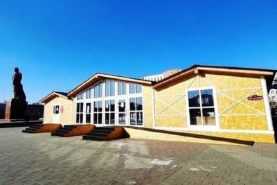 Власти Читы не разрешали торговать в «избушках» на площади Ленина - mk.ru - Чита