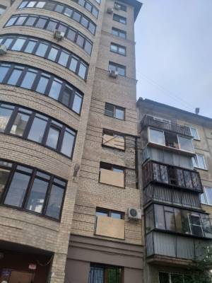 В Челябинске жители высотки пожаловались на отсутствие ремонта после обрушения фасада - znak.com - Челябинск - район Центральный