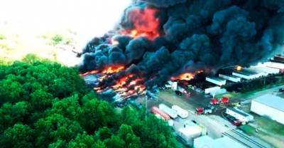 Масштабный пожар уничтожил химзавод в США, яды могут утечь в Миссисипи - reendex.ru - Москва - штат Миссисипи