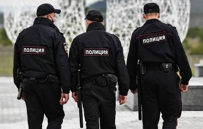 Олег Пешков - В Приморье задержали подростков, осквернивших памятник летчику Пешкову - tvc.ru - Приморье край
