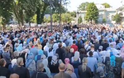 Владимир Зеленский - Верующие УПЦ собрались на молитвенное стояние в Киеве - eadaily.com - Киев