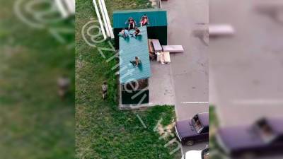 Играли в Тарзана. Опасные развлечения детей в Воронеже сняли на видео - vesti.ru - Воронеж