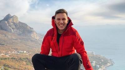 Иван Ургант - «Попрощался с мамой и папой»: Дима Масленников о сьемках на перевале Дятлова - 5-tv.ru