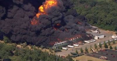 В США опасаются экологической катастрофы из-за пожара на химзаводе и мира - cursorinfo.co.il - США - Экология
