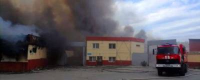 В Челябинске более 100 пожарных задействовано в ликвидации пожара на складе - runews24.ru - Челябинская обл. - Челябинск