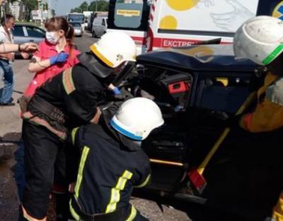 В Днепропетровской области произошло масштабное ДТП с участием трех авто. ФОТО - enovosty.com - Днепропетровская обл. - Павлоград