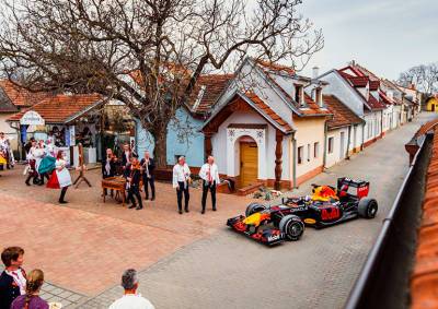 Дэвид Култхард - Болид «Формулы-1» проехал по самым красивым местам Чехии: видео - vinegret.cz - Словакия - Братислава - Прага