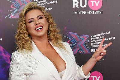 Василий Конов - Анна Семенович - Семенович рассказала о «смешных» заработках группы «Блестящие» - lenta.ru