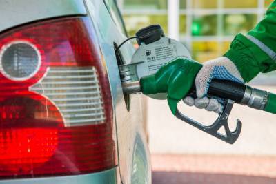 Минэкономики повысило предельную цену на бензин на 90 коп./л по формуле «Роттердам+» - politeka.net - Роттердам+