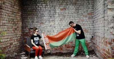 "Поздравляйте!": В Минске на оперную певицу возбудили дело после клипа с флагом - reendex.ru - Литва - Минск