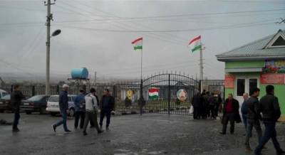 Граждане Таджикистана по-прежнему не могут въехать в Узбекистан наземным транспортом без спецразрешения - dialog.tj - Узбекистан - Душанбе - Таджикистан