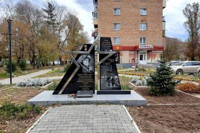 Олег Пешков - На осквернивших мемориал российского летчика школьниц завели дело - lenta.ru - Турция - Приморье край