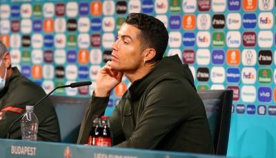 Криштиану Роналду - Cristiano Ronaldo - Рыночная стоимость Coca-Cola упала на четыре млрд долларов после пресс-конференции Роналду - sportarena.com - Венгрия - Португалия
