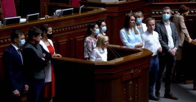 Александра Устинова - Ярослав Железняк - Раскол в "Голосе": 10 нардепов заявили о выходе из фракции вслед за Притулой - focus.ua