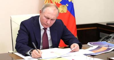 Владимир Путин - Путин продлил срок временного пребывания мигрантов в России - dialog.tj - Таджикистан