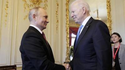 Владимир Путин - Дмитрий Песков - Юрий Ушаков - Джо Байден - Путин и Байден обменялись рукопожатиями - iz.ru - Швейцария
