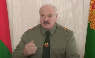 Александр Лукашенко - Лукашенко вырядился в военный мундир и приказал готовится к мобилизации (ВИДЕО) - lenta.ua