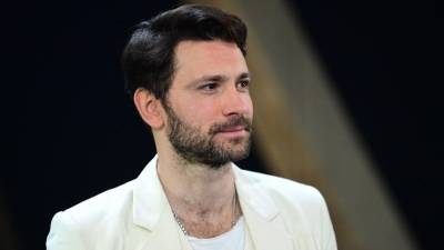 «Тошнит уже»: Почему Антон Хабаров больше не хочет сниматься в мелодрамах? - 5-tv.ru