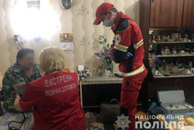 В Мариуполе женщина одной рукой удерживала мужчину, который выпал с балкона и завис - kp.ua - Мариуполь - Донецкая обл.