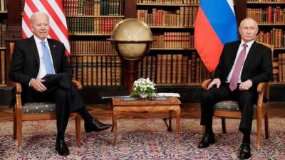 Владимир Путин - Джо Байден - Что означает поза Путина на переговорах с Байденом в Женеве? - 5-tv.ru - Швейцария - Женева