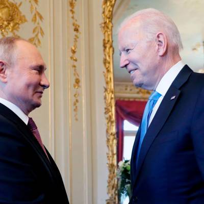 Сергей Лавров - Энтони Блинкен - Путин и Байден проводят переговоры в узком составе в библиотеке женевской виллы Ла-Гранж - radiomayak.ru